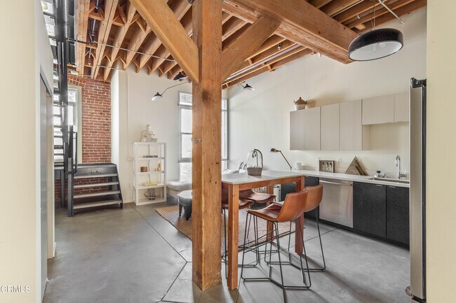 Building Photo - 527 Molino St