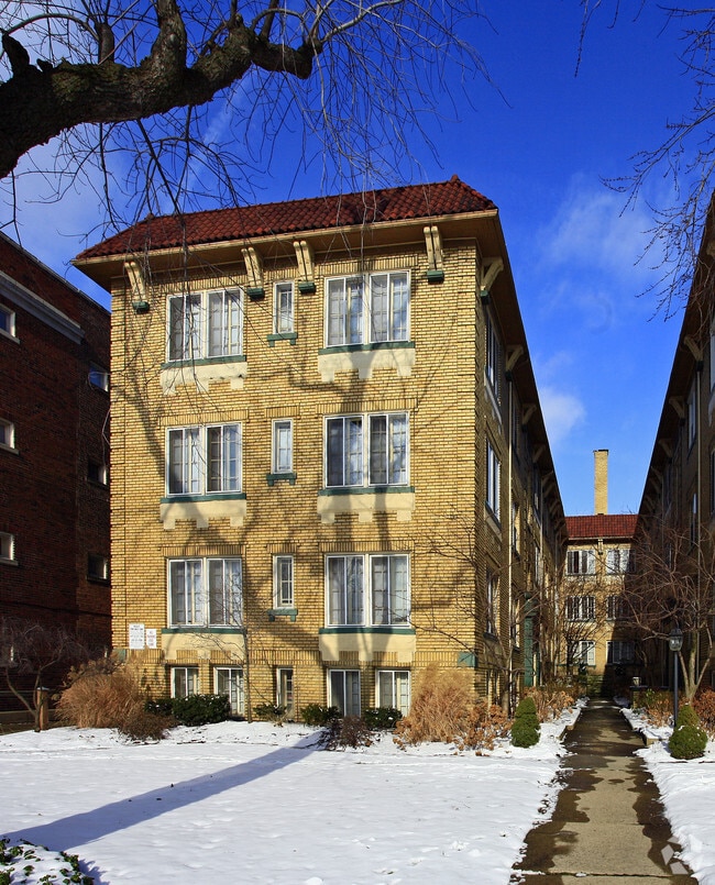 Building Photo - Lakeview