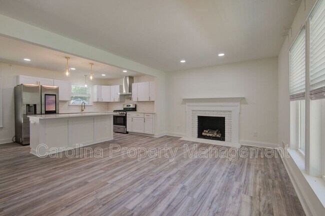 Foto del edificio - 3900 Rhodes Ave