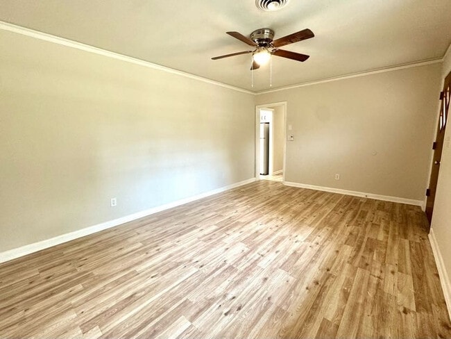 Building Photo - 868 Watts Dr