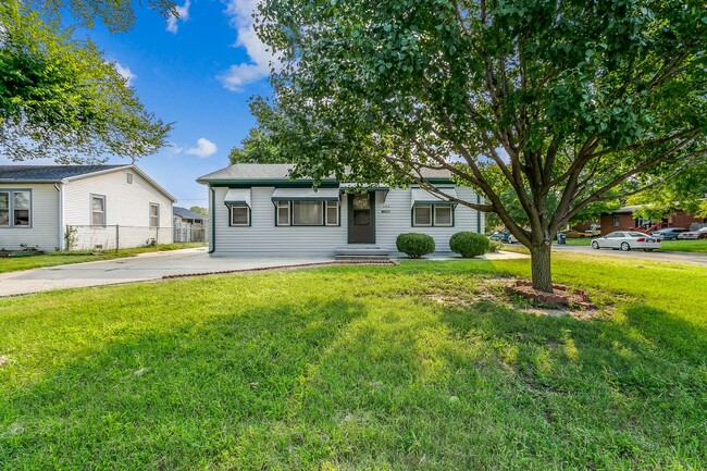 Foto del edificio - Updated 3 Bedroom Home with New Windows!