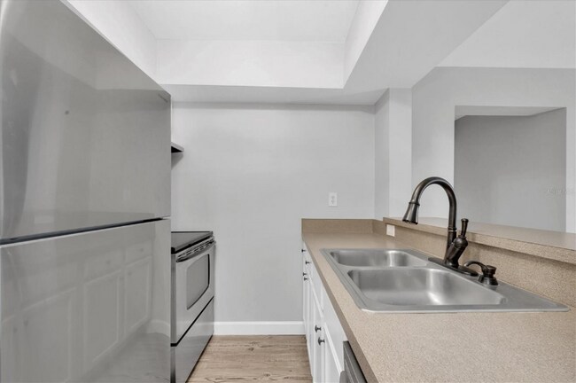 Foto del edificio - 406 S Cedar Ave