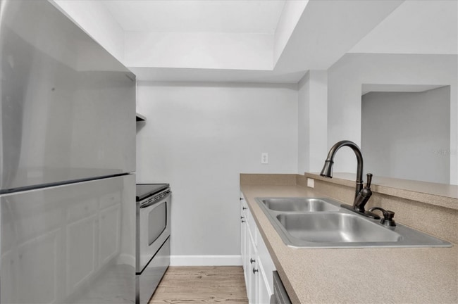 Photo - 406 S Cedar Ave Apartment