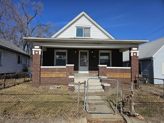 Building Photo - 1621 E Moffat Ave