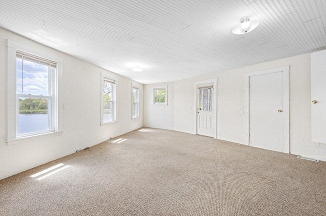 Building Photo - 98 Linwood St