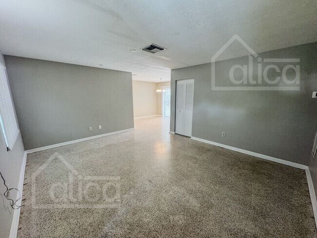 Foto del edificio - 7176 Lockwood St