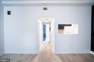 Building Photo - 1221 N Randolph St