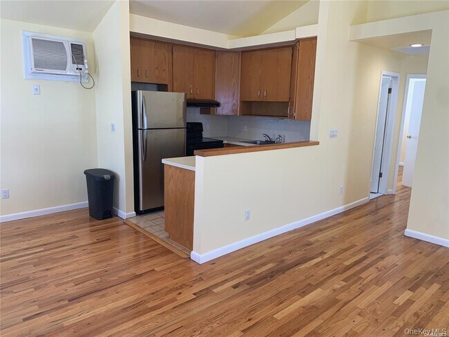 Foto del edificio - 8 Hickory Rd