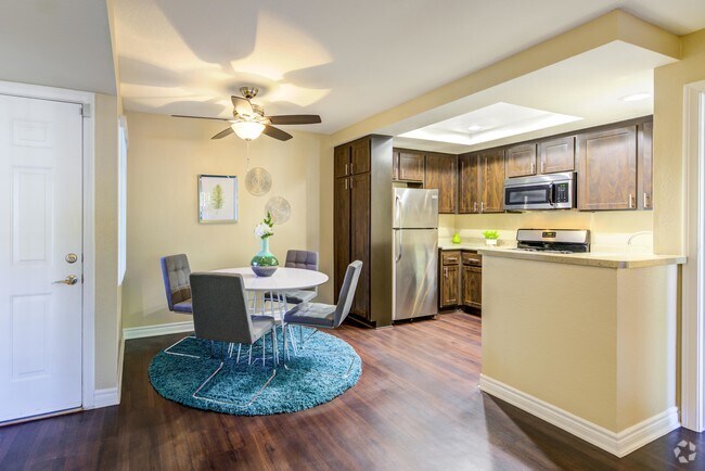 Revere Village Apartments Chino Apartement