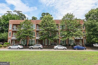 Building Photo - 250 Martha Dr