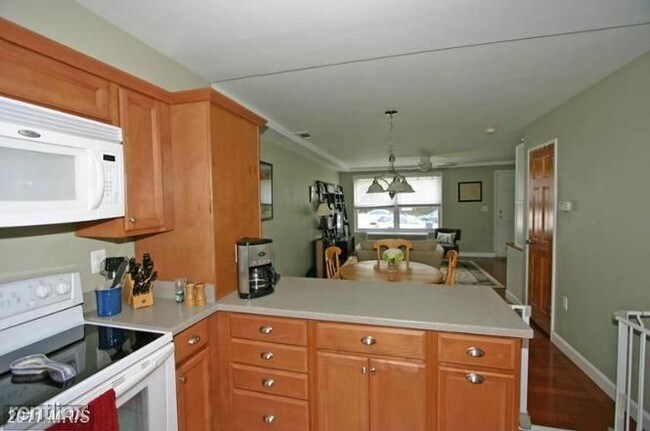 Building Photo - 3 br, 1 bath Townhome - 1608 Dogwood Drive