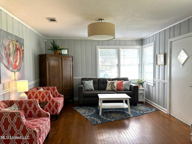 Photo - 1323 3rd St House