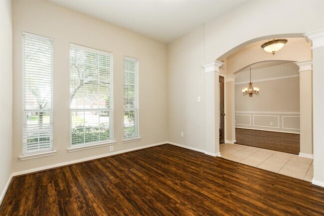Building Photo - 6414 Canyon Pointe Ln