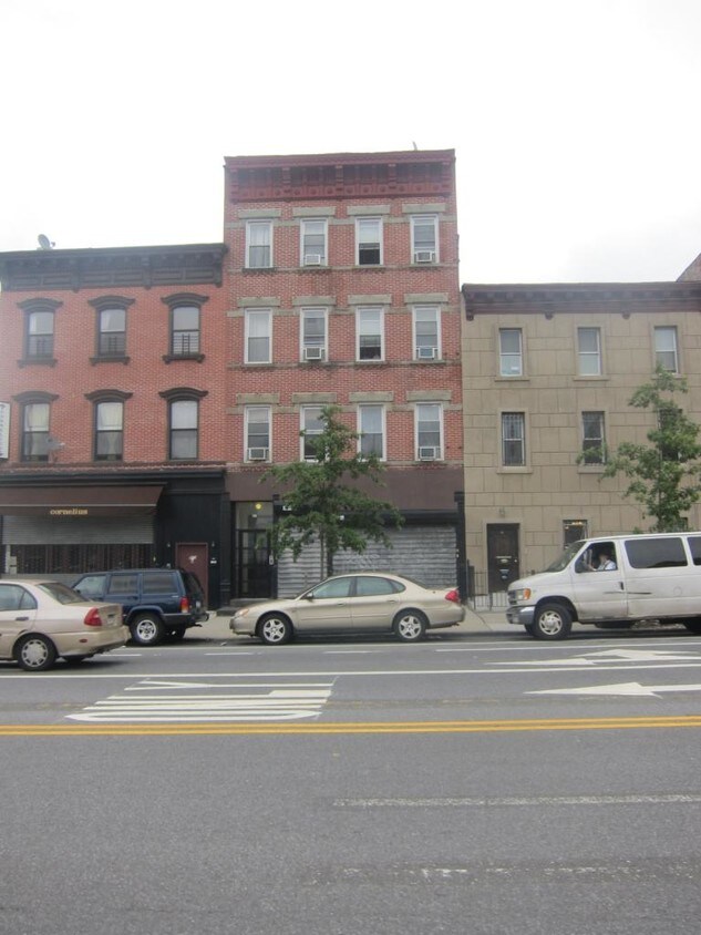 Building Photo - 567 Vanderbilt Ave