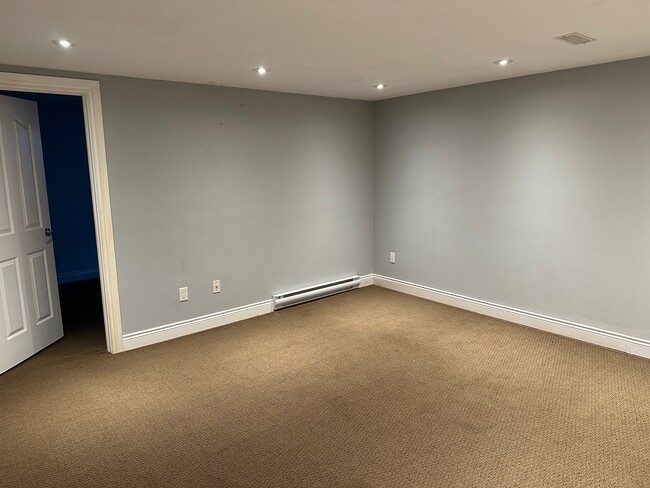 Building Photo - Spacious 2-Bedroom Legal Apartment for Ren...