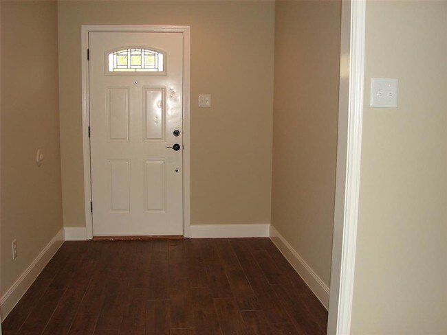 Foto del edificio - 211 Bragg Ct