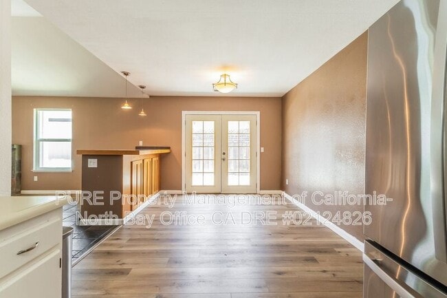 Building Photo - 2048 Pinercrest Dr