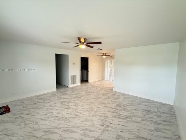 Building Photo - 3558 Everglades Rd