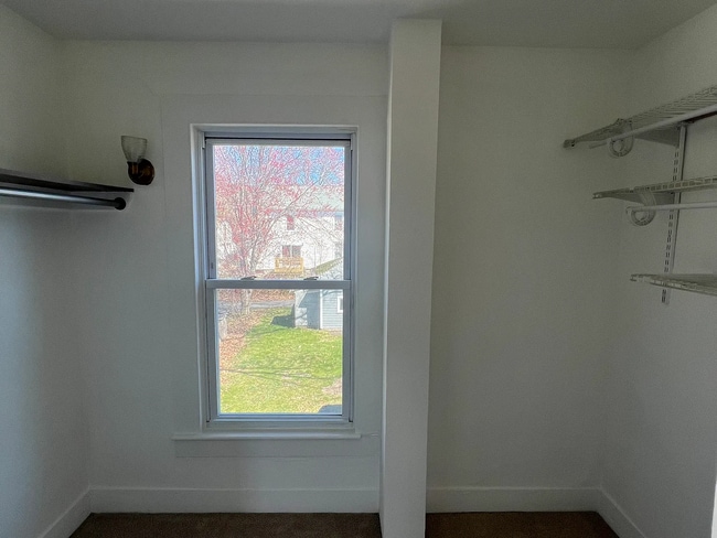 Building Photo - This 3 Bedroom home on the north end