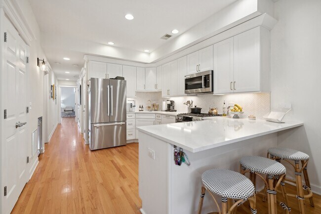Foto del edificio - 2457 N Halsted St