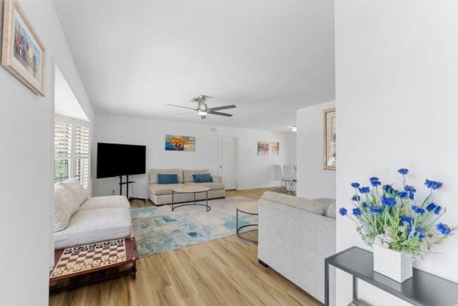 Foto del edificio - 12875 Guilford Cir