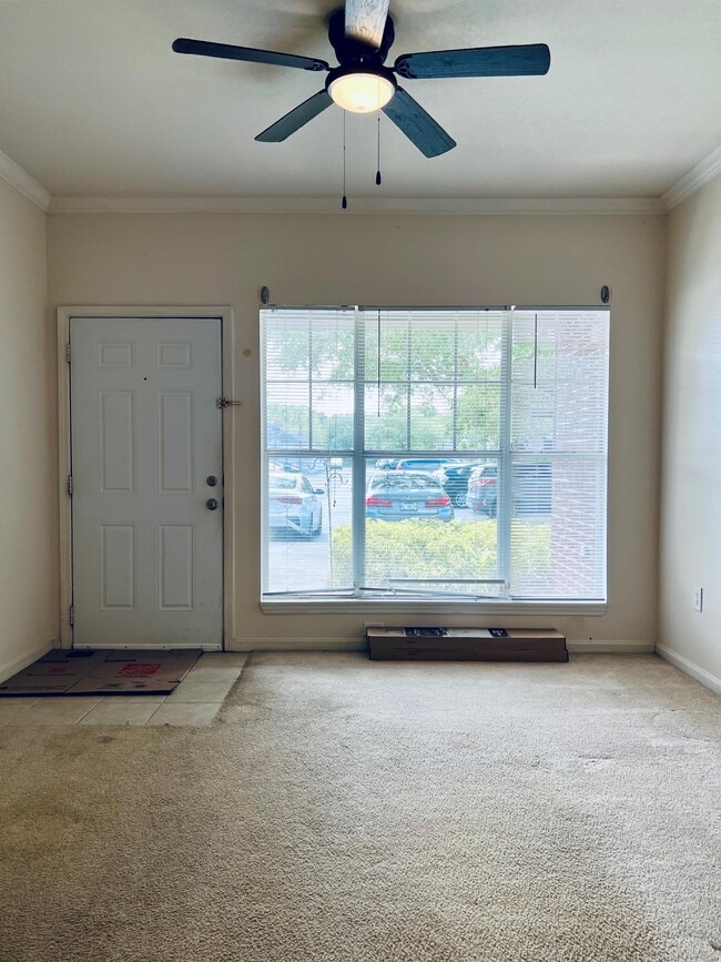 Building Photo - 11811 Estates Club Dr