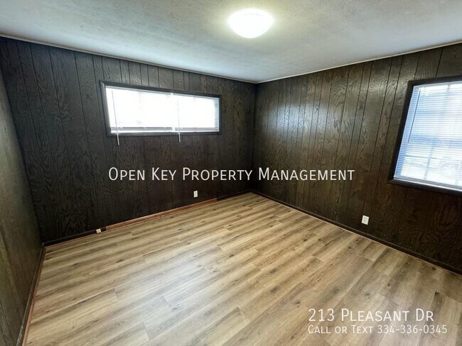 Building Photo - 213 Pleasant Rd