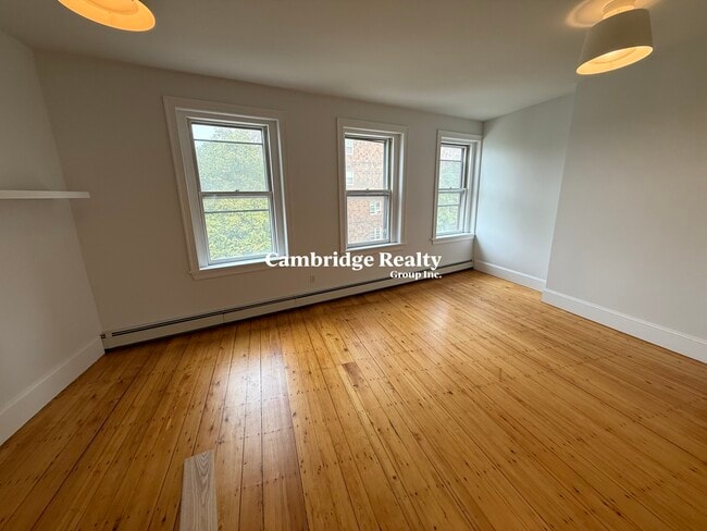 Building Photo - 1228 Cambridge St