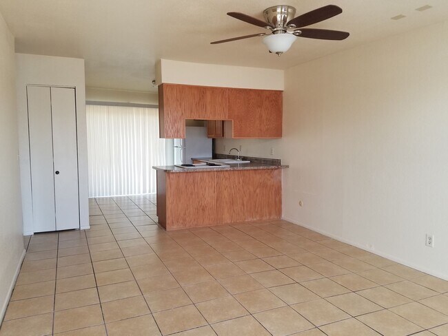 Foto del edificio - Walnut Ave - Triplex