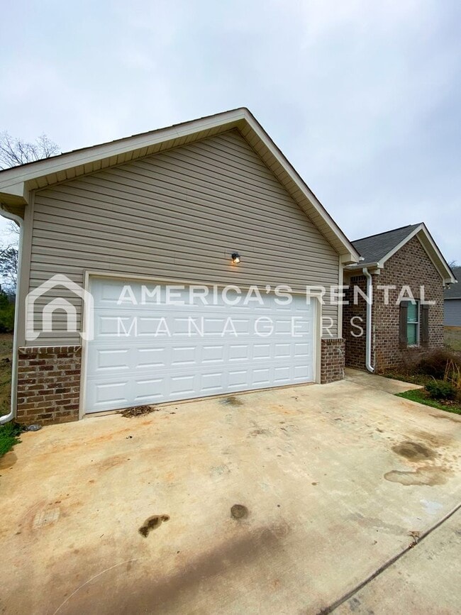Foto del edificio - DEPOSIT PENDING! MOVE-IN SPECIAL!!! - Home for Rent in Weaver, AL...Available NOW!! - ONE FREE MO...