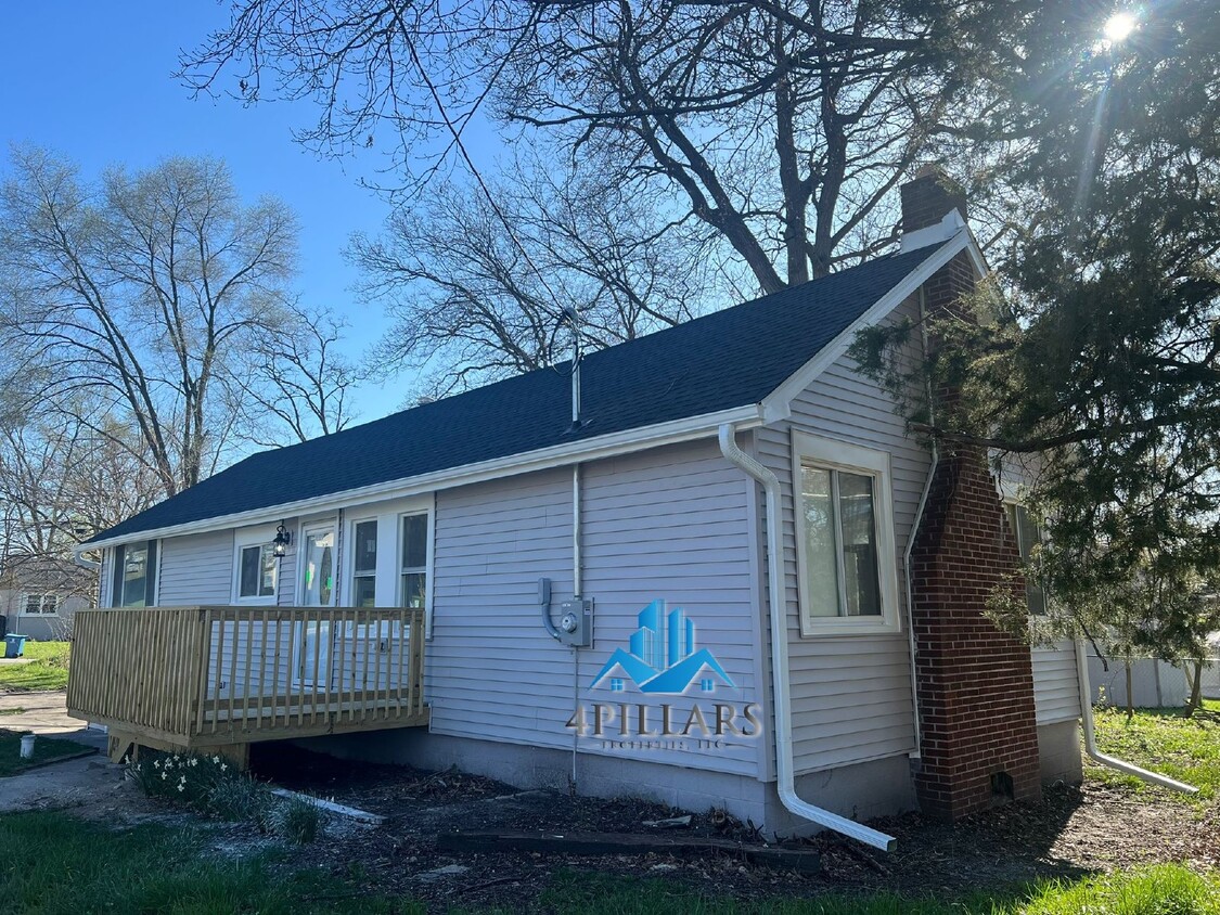 Primary Photo - "Charming 3 Bed, 2 Bath Home in Cedar Lake...