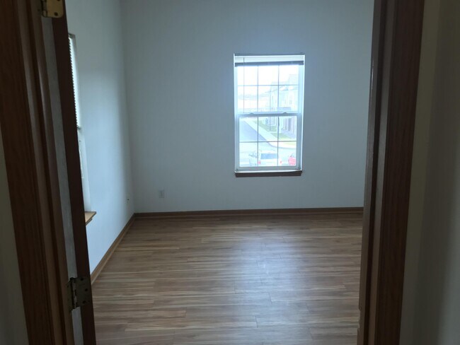 Foto del edificio - 1209 Mayfield Dr