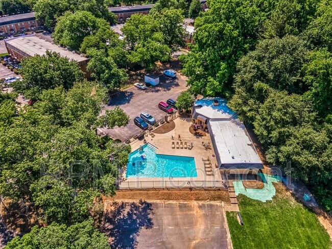 Foto del edificio - 225 Winding River Drive