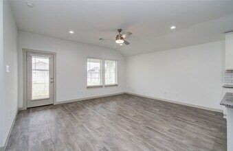Building Photo - 10602 Great Basin Dr