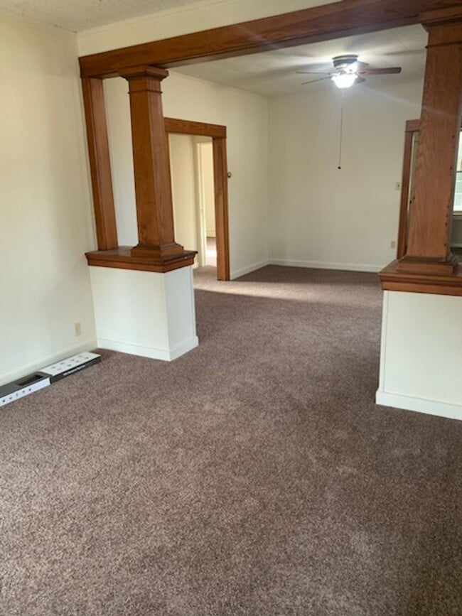 Building Photo - Beautifully renovated 2-bedroom house