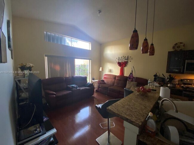 Foto del edificio - 17398 SW 22nd Ct