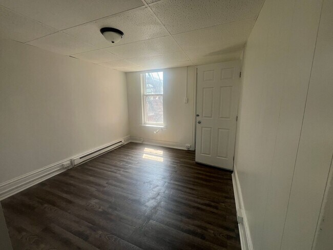 Foto del edificio - 640 W Market St