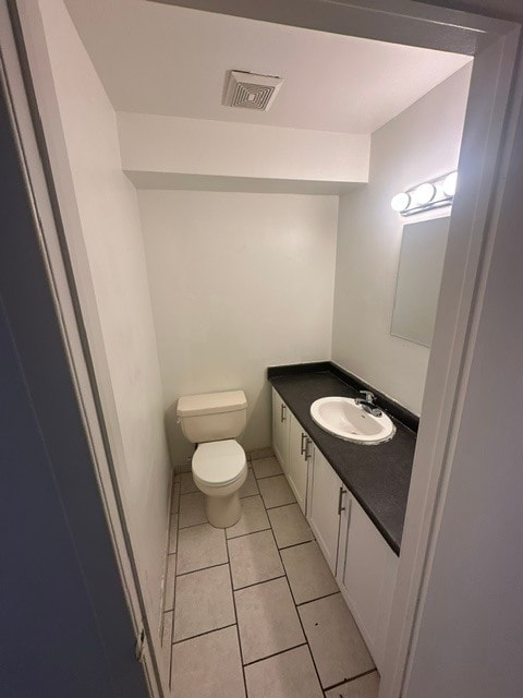 Building Photo - Large 3 Bedroom Townhouse Available