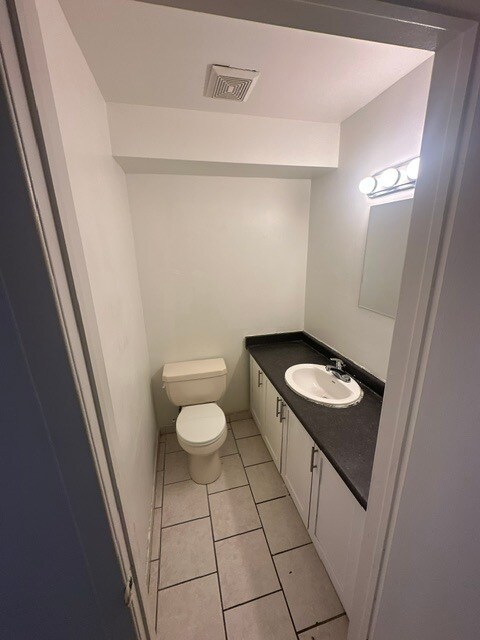 Photo du bâtiment - Large 3 Bedroom Townhouse Available