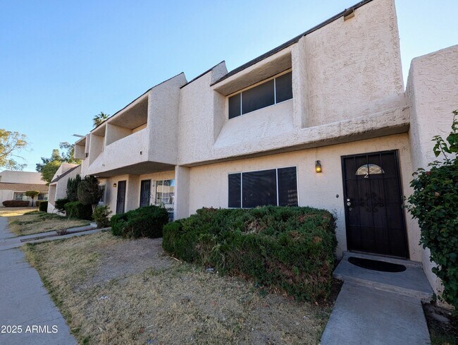 Foto del edificio - 2233 W Farmdale Ave