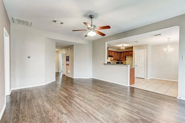 Building Photo - 2304 Arrowhead Dr