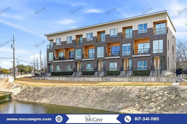 Photo - 2620 Valley View Ln Townhome