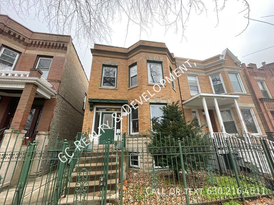 Foto principal - ***EAST LOGAN SQUARE / 2 BDRM + DEN / HEAT...