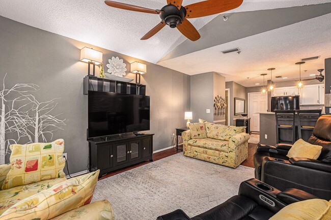 Building Photo - 5727 Biscayne Ct