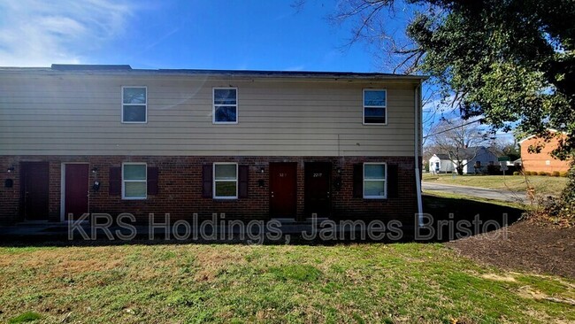 Building Photo - 2219 Williamsburg Rd