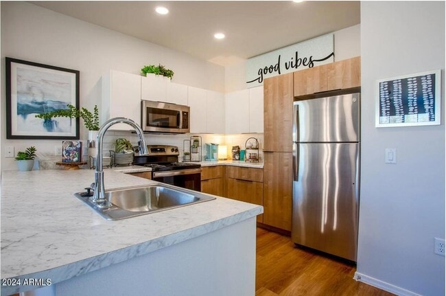 Photo - 677 E Commonwealth Pl Townhome