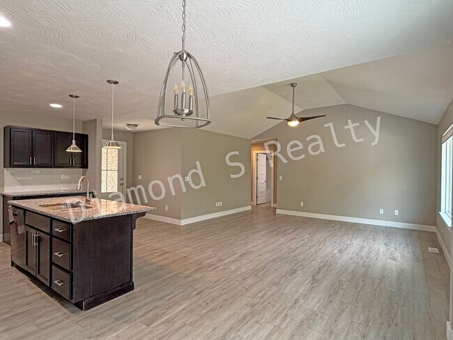 Foto del edificio - Stunning 3 Bedroom / 2 Bath Home in Nixa A...