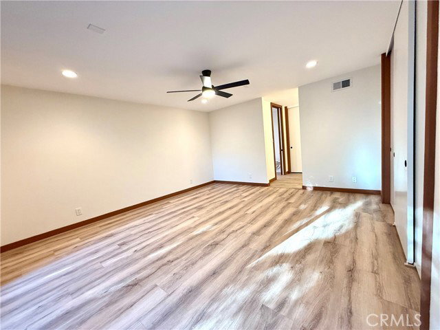 Building Photo - 880 Gainsborough Dr