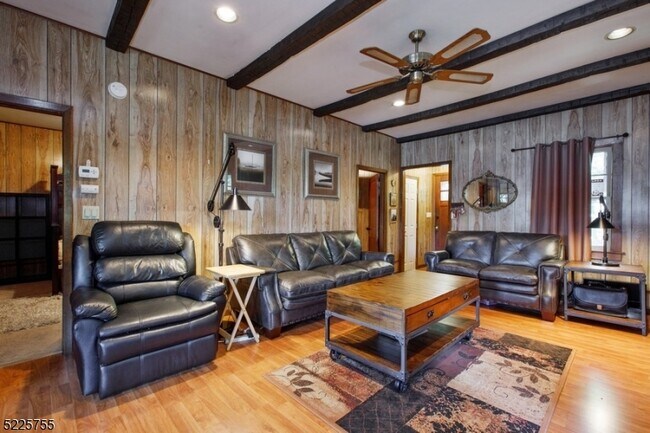 Foto del edificio - 137 Lakeview Ave