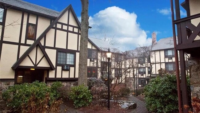 Building Photo - 50 Aiken St
